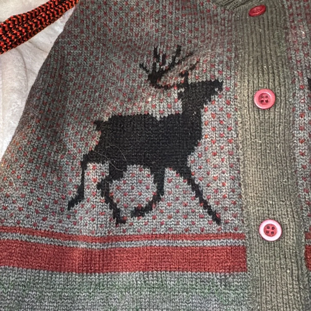 Vibrant Life medium black reindeer  on gray with red winter Sweater for dog - Picture 2 of 6